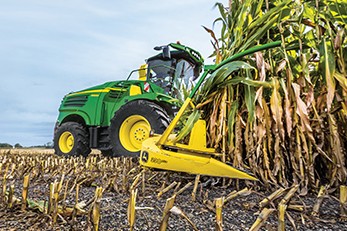 COMBINE AUTOPROPULSATE DE RECOLTAT FURAJ
