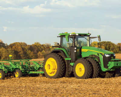 John Deere a prezentat un tractor complet autonom la CES 2022